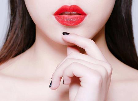 双唇都厚的女人面相