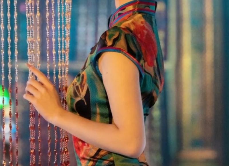 男生用下巴蹭女生的下巴代表什么(男生老摸你的下巴是什么意思啊) 男生用下巴蹭女生的下巴代表什么(男生老摸你的下巴是什么意思啊)