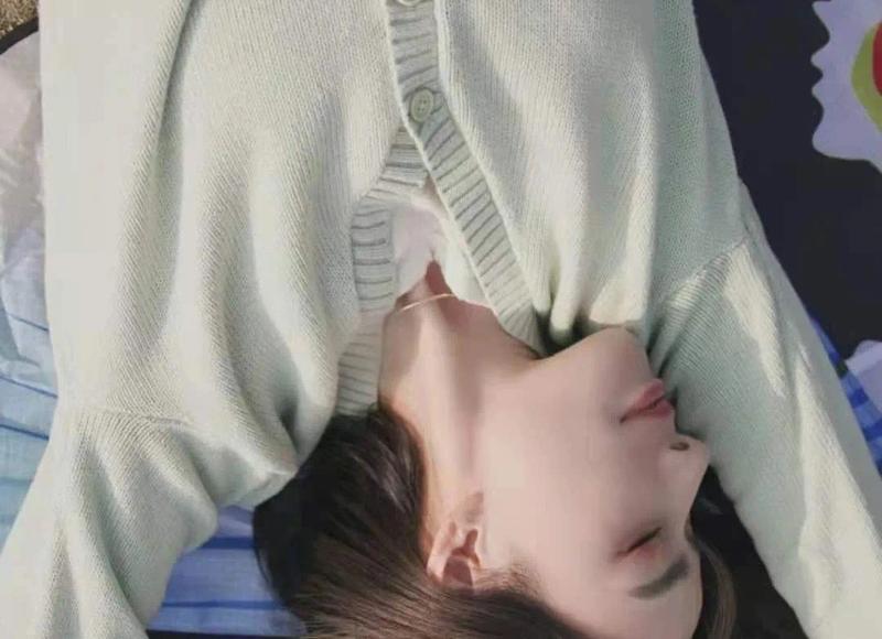 傲慢的反义词是什么意思，傲慢的反义词是什么(最佳答案)