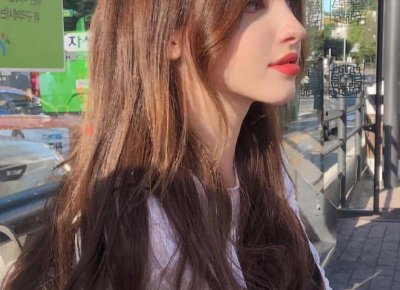 ​和刚加微信的女生怎么聊天，才能打开她的话匣子？