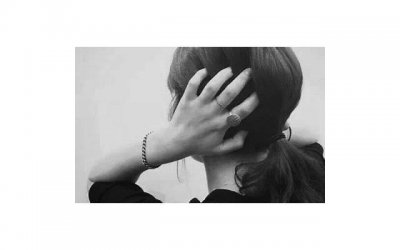 ​女生笑哭表情怎么幽默回复(女生回复微笑的表情怎么幽默回复)