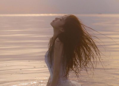 ​怎样逗女朋友开心起来 哄女生开心的方法