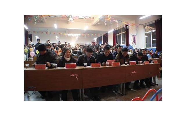 吴磊是同吗，吴磊在哪个学校上学和关晓彤是同学吗