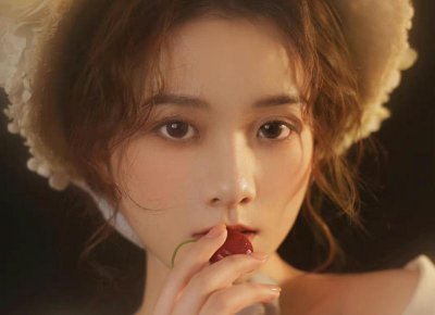 ​哥哥结婚我送2万红包，妈妈当场把红包退还给我，还把我赶出家门