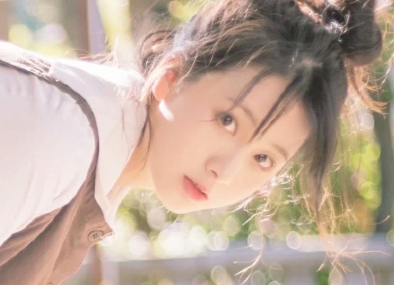 女朋友和异性天天聊天正常吗？