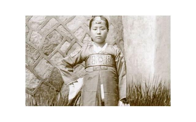 订婚是不是就得领结婚证