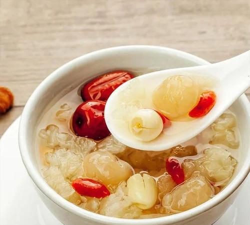 红枣枸杞银耳汤隔夜放冰箱能喝吗