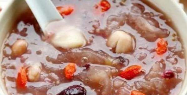 银耳红枣枸杞汤隔夜还能吃,冰糖银耳红枣枸杞汤的功效与禁忌是什么呢图6