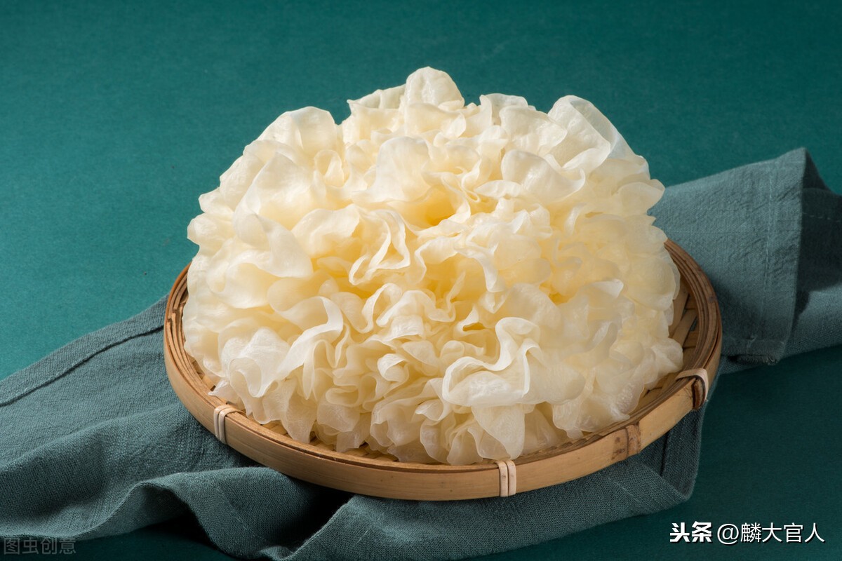 白木耳和银耳的区别图片（买银耳的正确选购指南）