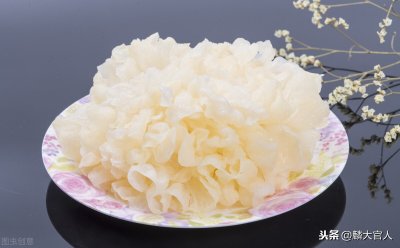 ​白木耳和银耳的区别图片（买银耳的正确选购指南）
