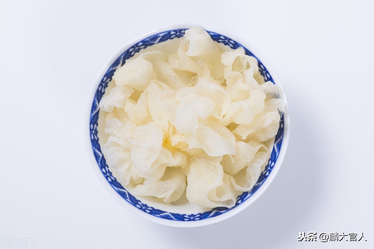 白木耳和银耳的区别图片（买银耳的正确选购指南）
