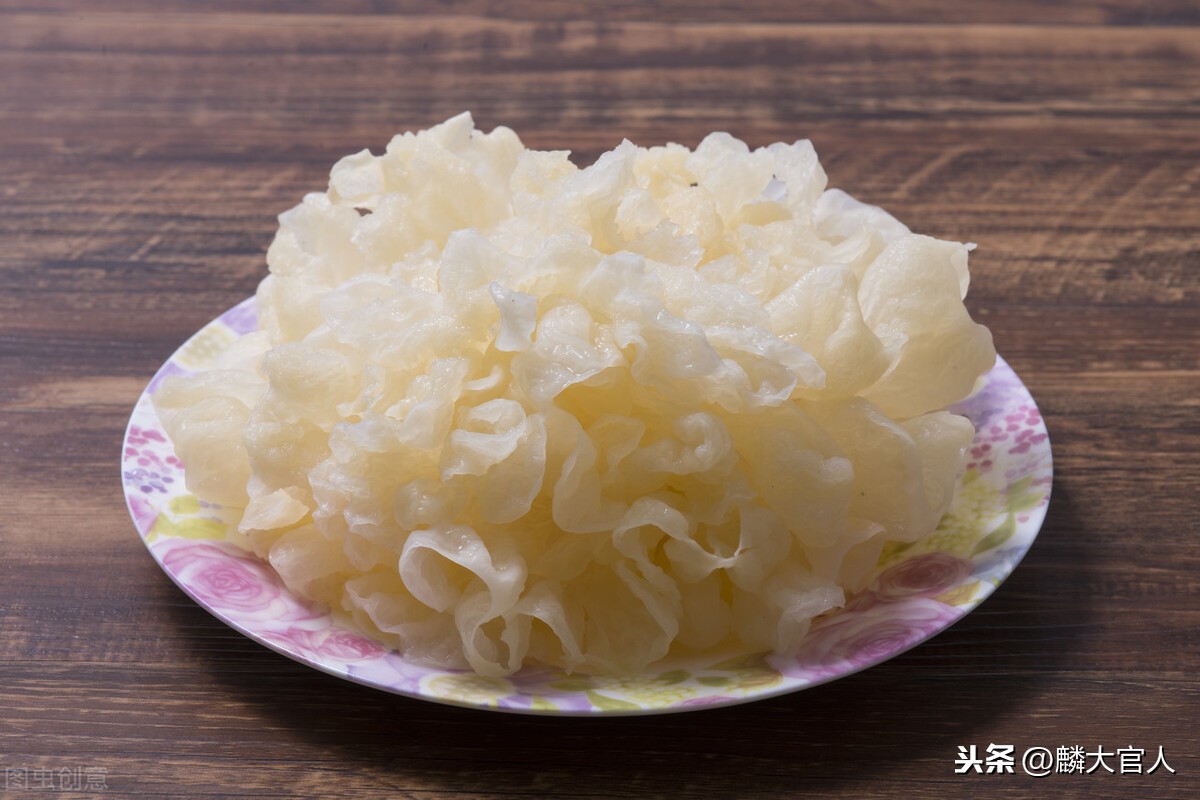 白木耳和银耳的区别图片（买银耳的正确选购指南）