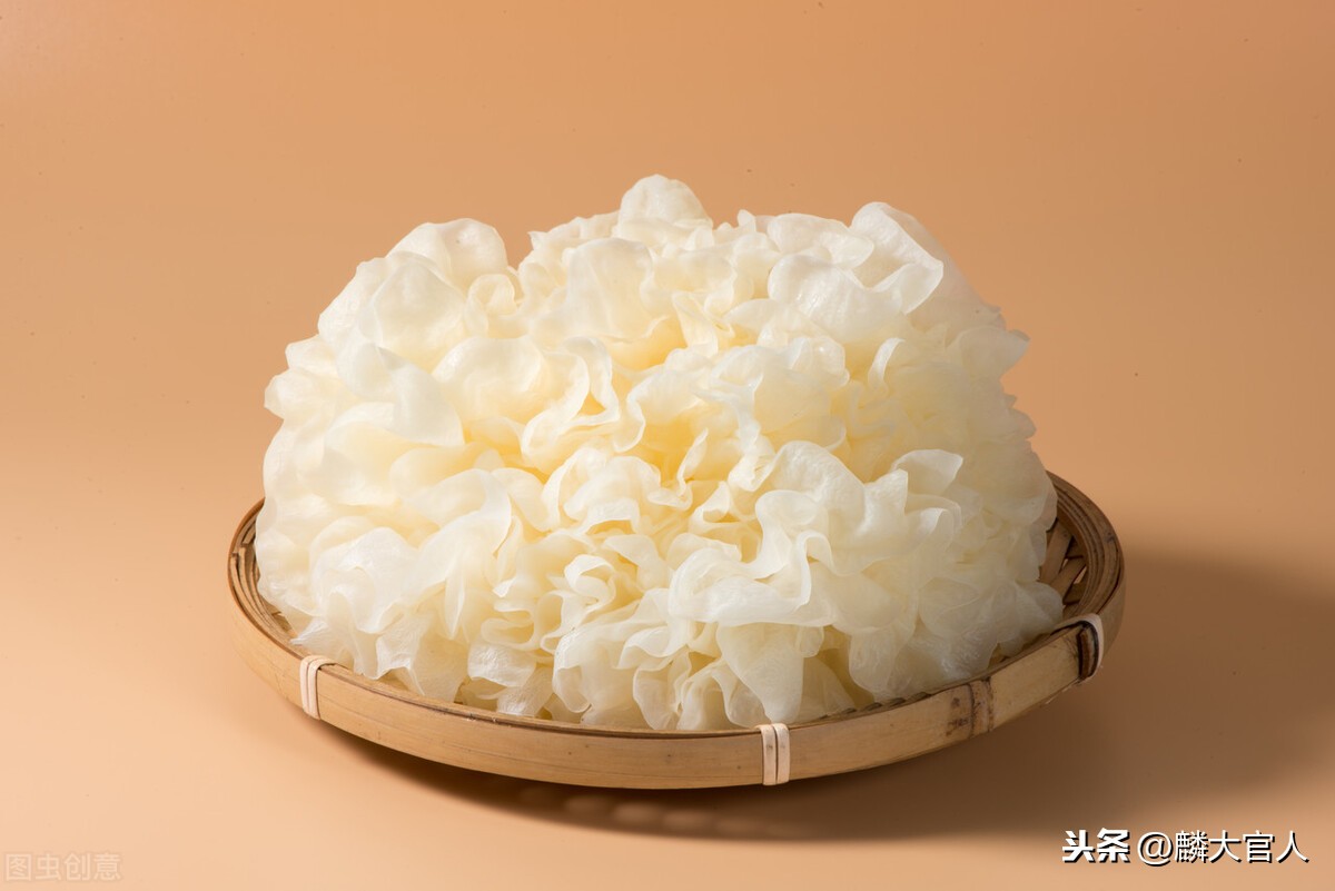 白木耳和银耳的区别图片（买银耳的正确选购指南）