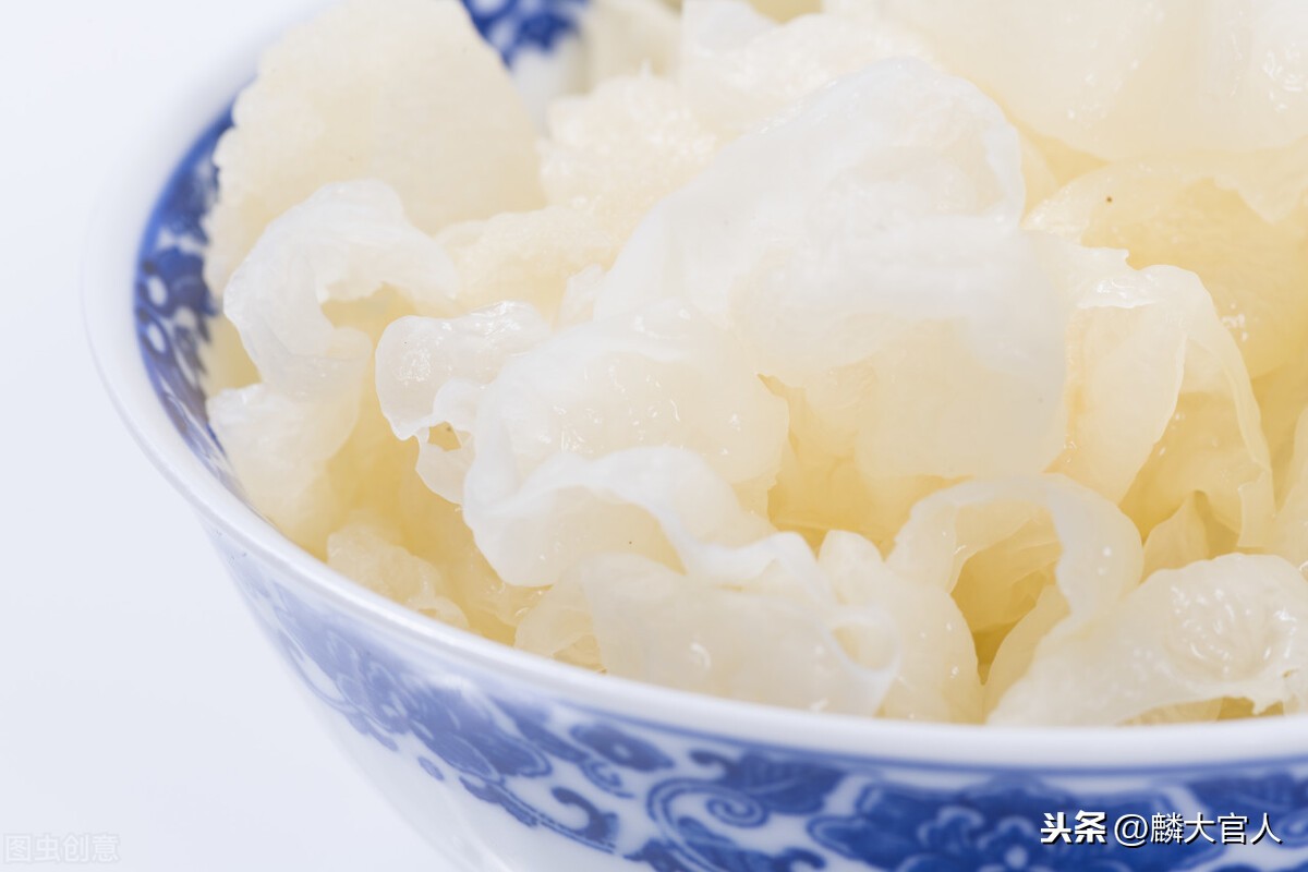 白木耳和银耳的区别图片（买银耳的正确选购指南）