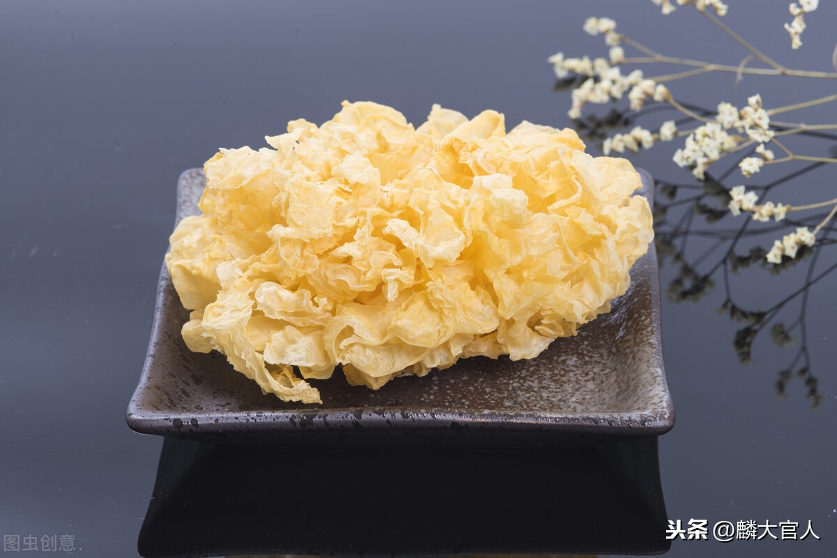 白木耳和银耳的区别图片（买银耳的正确选购指南）