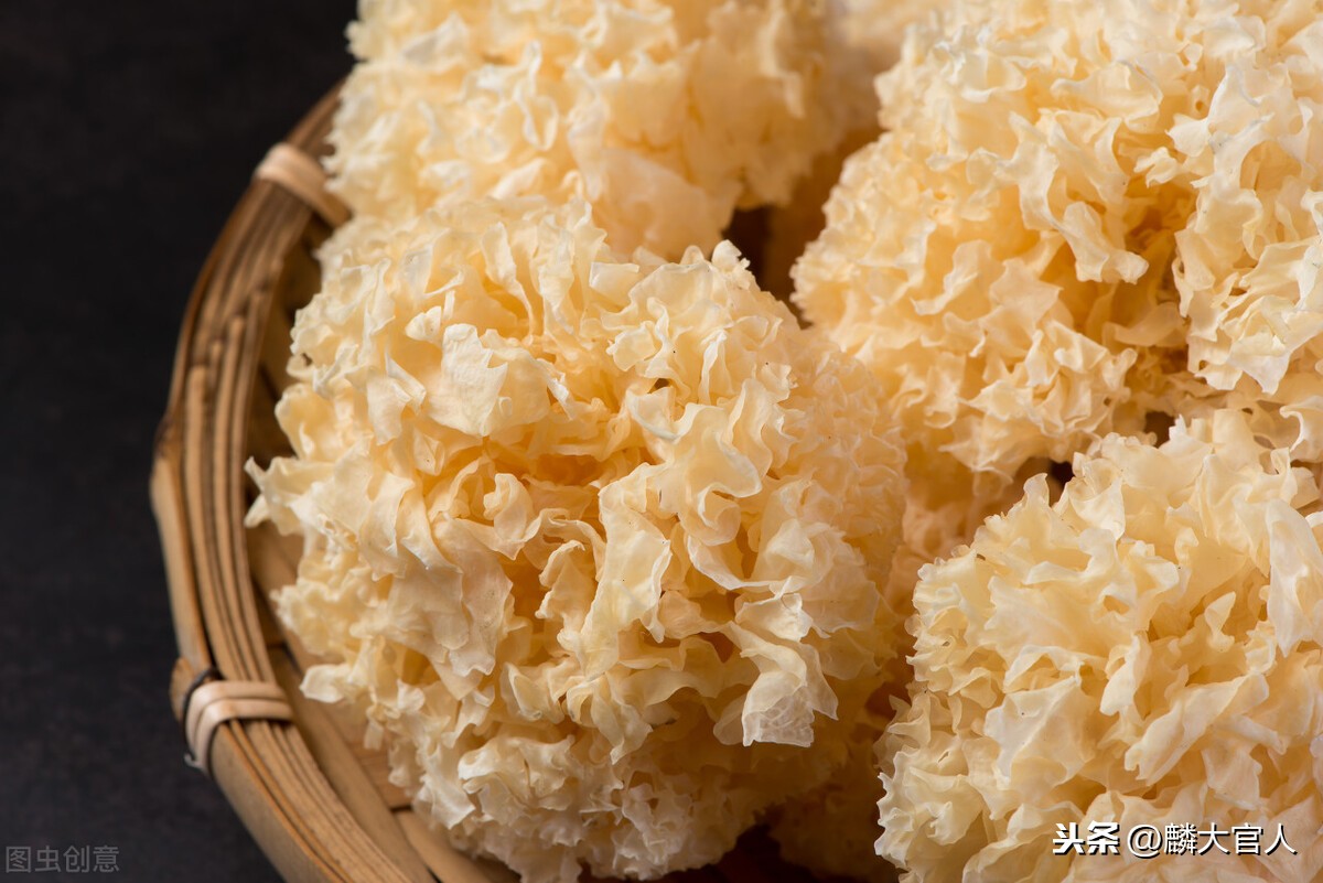 白木耳和银耳的区别图片（买银耳的正确选购指南）