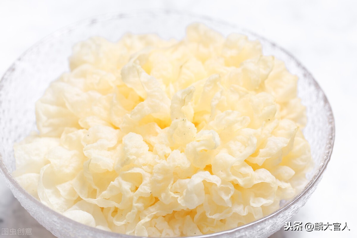 白木耳和银耳的区别图片（买银耳的正确选购指南）