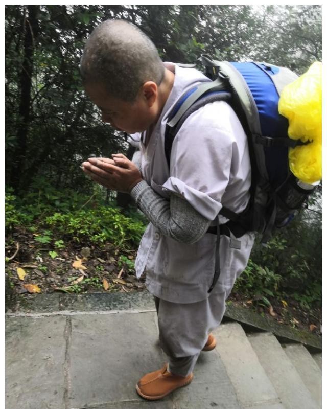 峨眉山偶遇圣空法师！看了好心痛！｜圣空法师朝礼峨眉山第三天