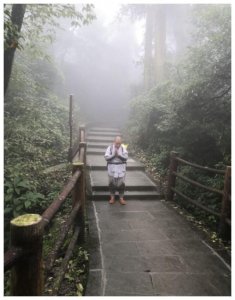 ​峨眉山偶遇圣空法师！看了好心痛！｜圣空法师朝礼峨眉山第三天