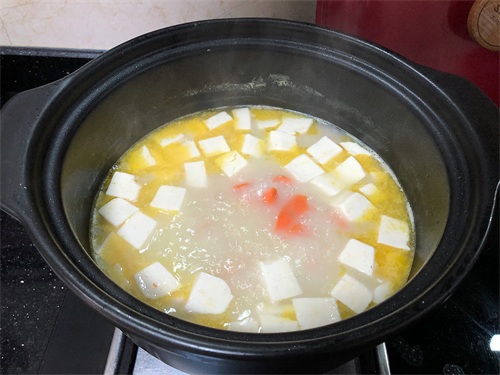 鱼汤怎么做最有营养（浓白鲜美无腥味鱼汤做法）