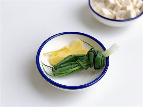 鱼汤怎么做最有营养（浓白鲜美无腥味鱼汤做法）