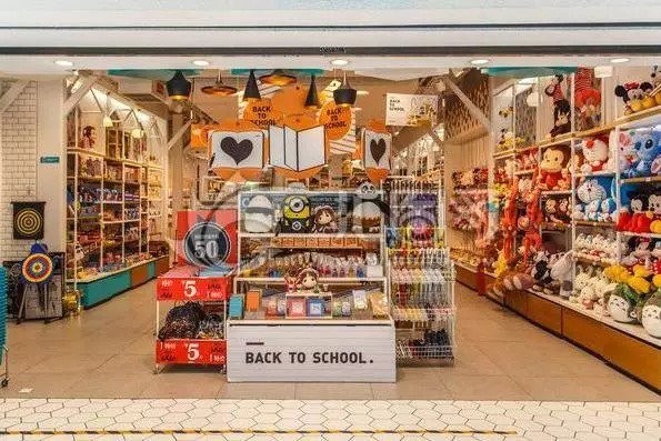 开一家小型饰品店多少钱：开个小型饰品店大概需要多少钱？