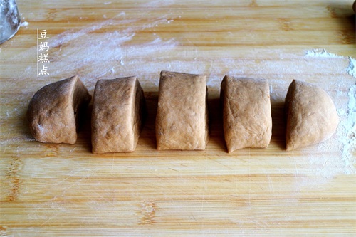 红糖糕的做法与配方（红糖糕最简单的做法只需10分钟）