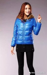 ​羽绒服上有油渍怎么清洗最有效（羽绒服保养收藏指南）