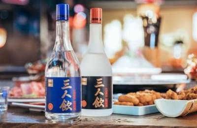 ​白标干红葡萄酒价格(宇宙白标干红葡萄酒)