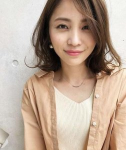 ​什么样的发型显得年轻时尚(短发发型40岁左右)