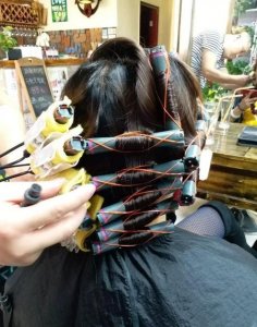 ​染烫可以在一起进行吗(烫发和染发可以同一天进行吗)