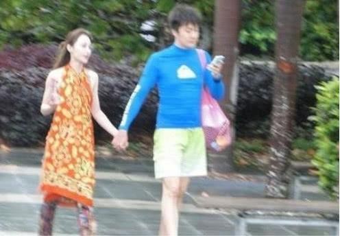 和姚笛相恋7年，却因买不起房被嫌弃，如今妻子比姚笛美10倍！