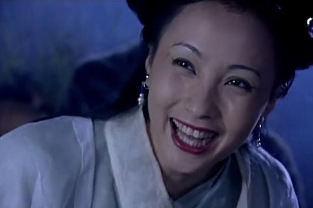 笑起来露出一排牙的古装女子，塞娅公主率真、牡丹仙子腼腆可爱