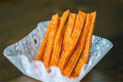 ​吃辣条肚子疼怎么办 吃辣条的危害有哪些