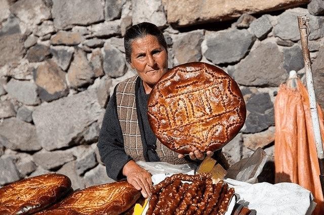 这个民族盛产美女，被外族奴役两千多年后，终于成功复国了