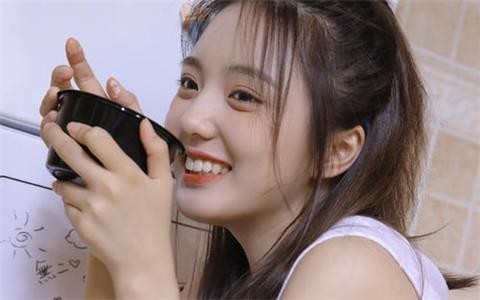 刚认识的女孩子怎么聊天，刚认识的女孩子聊什么话题