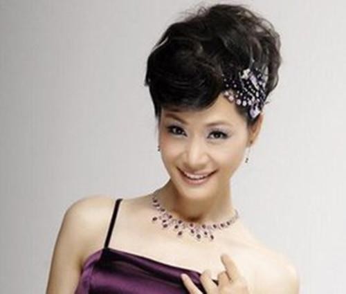 尹相杰为她一直单身，一手捧红大衣哥朱之文，女儿貌美如花似母亲