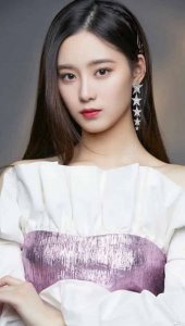 ​徐艺洋（中国内地女歌手、演员，女子演唱组合LEGALHIGH成员）