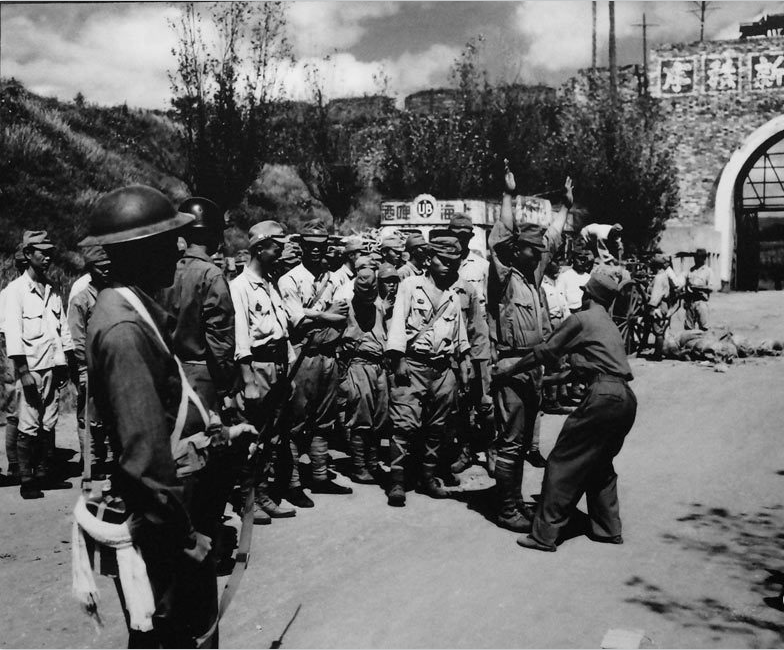 八张老照片记录1945年日本在中国投降实录