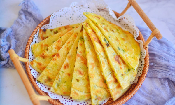 葱油饼怎么做又脆又香,怎样在家制作简单的葱油饼图4