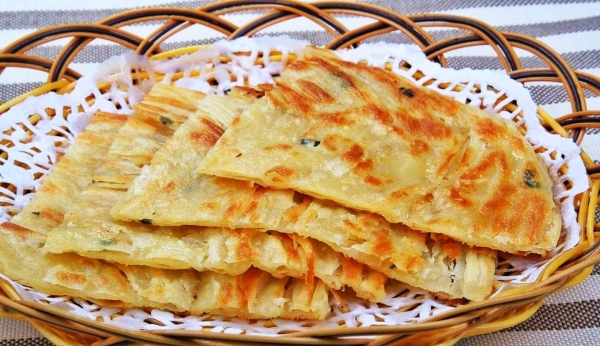 葱油饼怎么做又脆又香,怎样在家制作简单的葱油饼图5