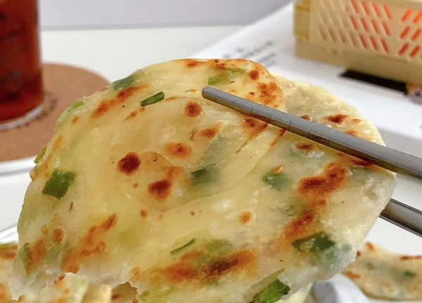 葱油饼怎么做又脆又香,怎样在家制作简单的葱油饼图9