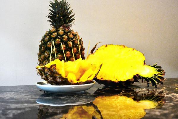 菠萝吃多了导致嘴角开裂怎么办 菠萝吃多了怎么缓解舌头