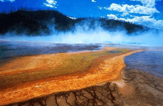 黄石火山惊现30米裂缝，历史上火山对文明的伤害到底有多大？