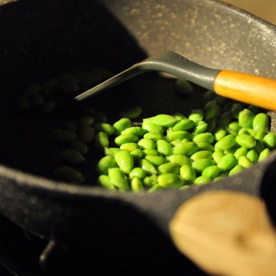 炒豆子的家常做法（超简单青椒炒毛豆家常菜教程分享）