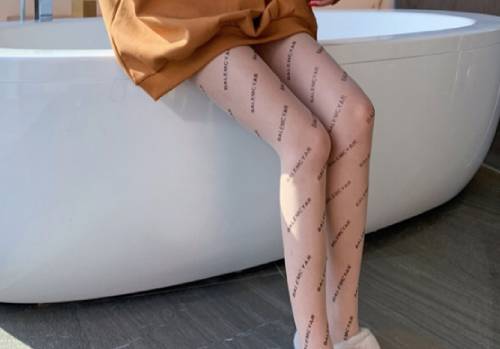 穿巴黎世家的美女