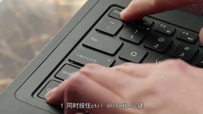 ​win10屏幕黑屏就剩鼠标
