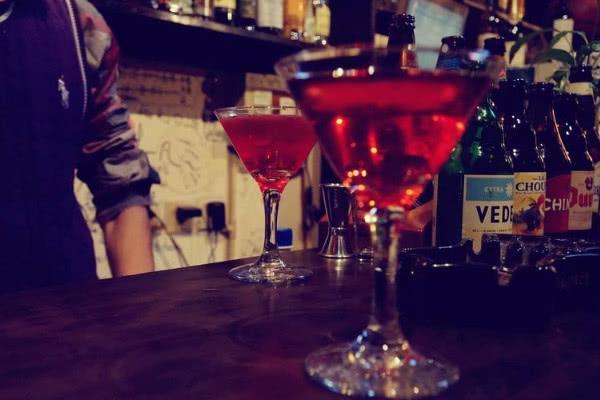 为何去酒吧娱乐不能“随性”敲钟,敲一次豪掷多少钱?