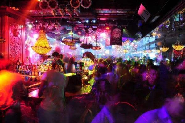 为何去酒吧娱乐不能“随性”敲钟,敲一次豪掷多少钱?