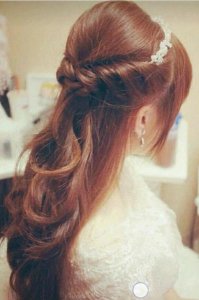 ​女生发量厚适合什么发型(中长发刘海发型)